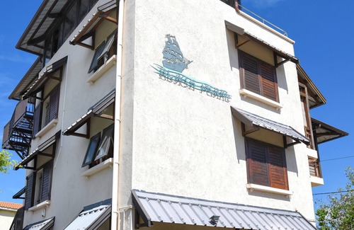Pereybere Apartment | Lovely And Luxurious One Bedroom Studio With Seeview