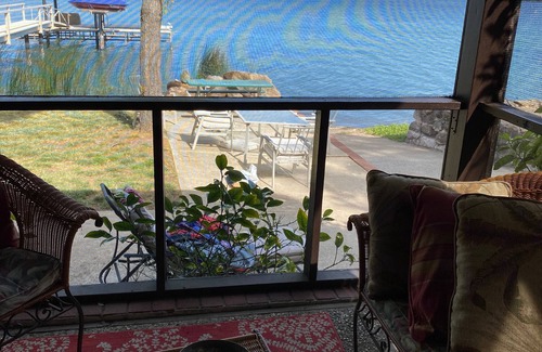 Kelseyville House | Lovely and Private Lakefront Home!