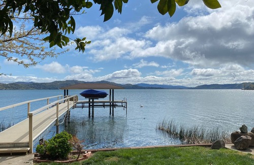 Kelseyville House | Lovely and Private Lakefront Home!