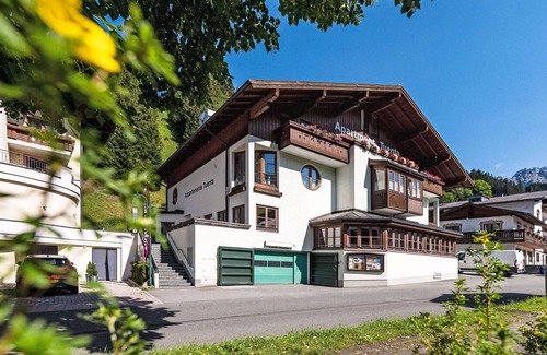 Dienten am Hochkoenig Apartment | Lovely apartment for 4 people with WIFI, TV, balcony, pets allowed and parking