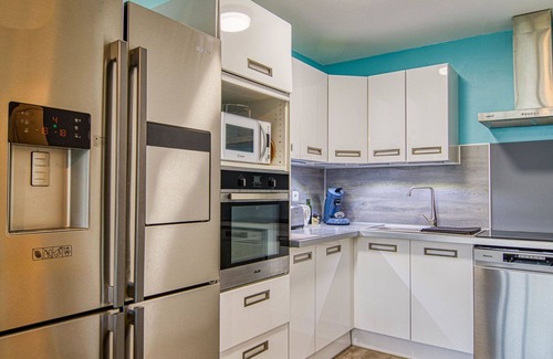Le Brusc Apartment | Lovely apartment for 3 guests with A/C, TV, terrace and pets allowed