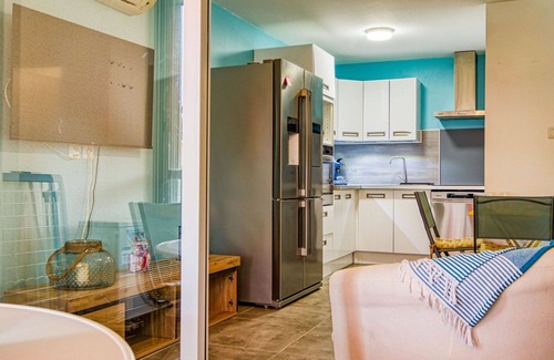 Le Brusc Apartment | Lovely apartment for 3 guests with A/C, TV, terrace and pets allowed