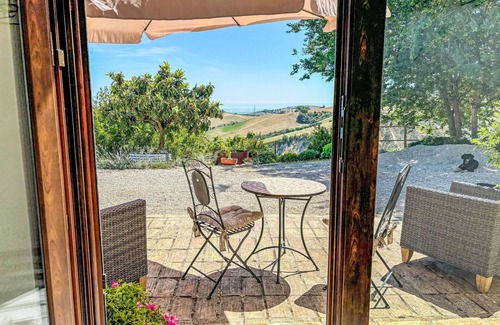 Cologna Spiaggia Villa | Lovely apartment in villa with A/C, WIFI, pool, hot tub, TV, patio, pets allowed and panoramic v.