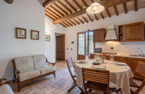 Quercegrossa Apartment | Lovely apartment for 3 people with WIFI, pool, A/C, TV, pets allowed and parking, close to Siena