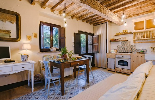 Civitella Paganico Apartment | Lovely apartment for 4 people with WIFI, A/C, pool, TV, terrace and pets allowed