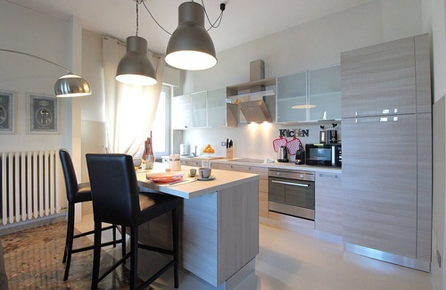 Desenzano del Garda Apartment | Lovely apartment for 6 guests with hot tub, sauna, A/C, WIFI, TV and terrace, close to Sirmione