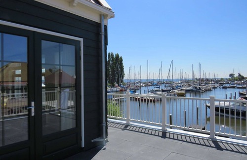 Uitdam Apartment | Lovely apartment for 8 people with WIFI, pool, TV and terrace