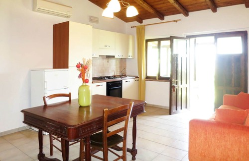 Santo Villa | Lovely apartment in villa for 4 guests with pool, A/C, patio, pets allowed and panoramic view