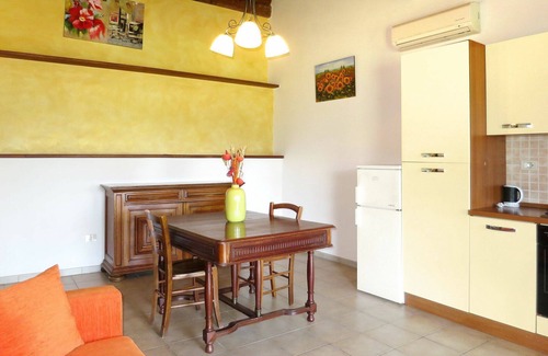 Santo Villa | Lovely apartment in villa for 4 guests with pool, A/C, patio, pets allowed and panoramic view