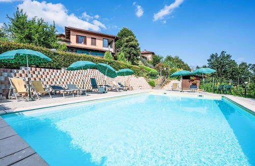 Cortazzone Villa | Lovely apartment in villa for 4 people with pool, WIFI, TV, patio and pets allowed