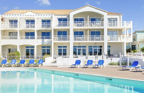 Chateau-d'Olonne Apartment | Lovely apartment for 4 people with pool, WIFI, TV, terrace and pets allowed