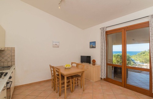 Costa Paradiso House | Lovely apartment in villa for 4 guests with WIFI, TV, terrace and parking