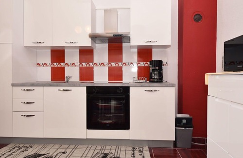 Obrovac Apartment | Lovely apartment for 4 guests with WIFI, A/C, TV and terrace