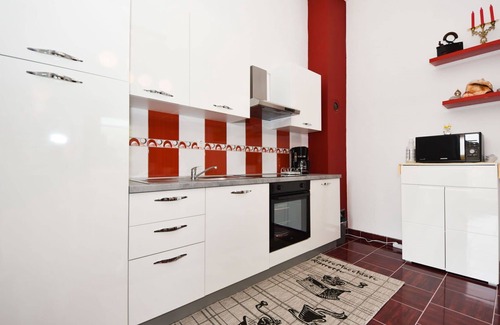 Obrovac Apartment | Lovely apartment for 4 guests with WIFI, A/C, TV and terrace
