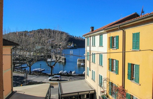 Laveno Apartment | Lovely apartment for 4 people with WIFI, TV, balcony and pets allowed