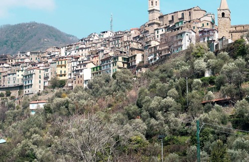 Montalto Ligure Apartment | Lovely apartment for 4 people with WIFI, TV, balcony, pets allowed and panoramic view