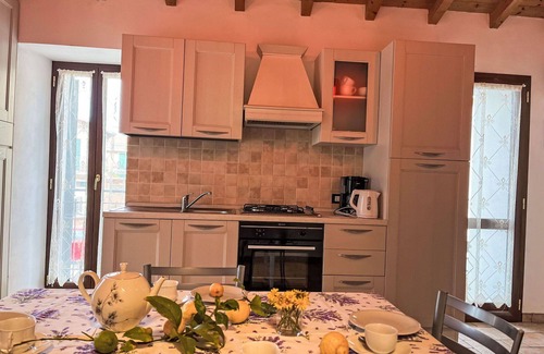 Valloria House | Lovely apartment in villa for 4 guests with WIFI, TV, patio and pets allowed
