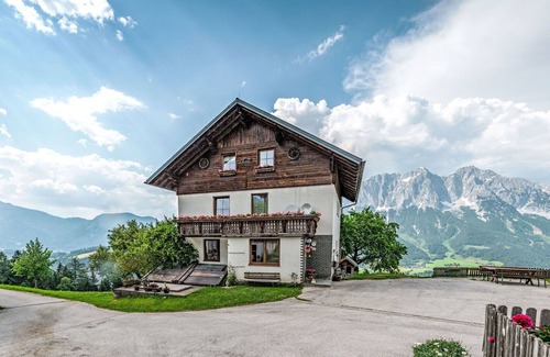 Oeblarn Villa | Lovely apartment in villa for 6 people with WIFI and TV