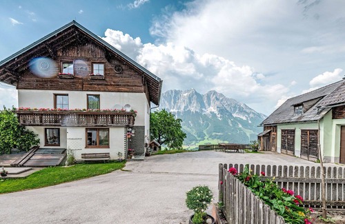 Oeblarn Villa | Lovely apartment in villa for 6 people with WIFI and TV