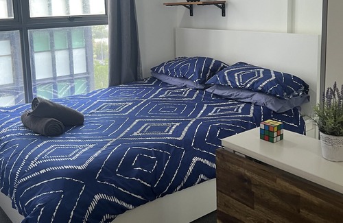 Kangaroo Point Apartment | Lovely apartment in the heart of Kangaroo Point with gym access!