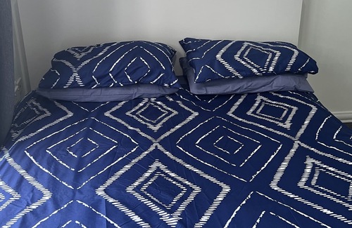 Kangaroo Point Apartment | Lovely apartment in the heart of Kangaroo Point with gym access!