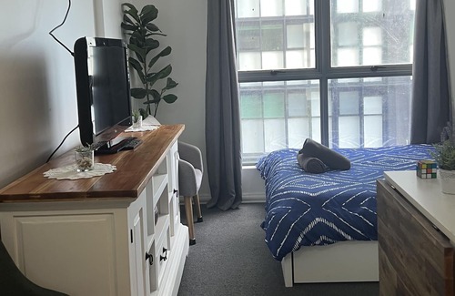 Kangaroo Point Apartment | Lovely apartment in the heart of Kangaroo Point with gym access!