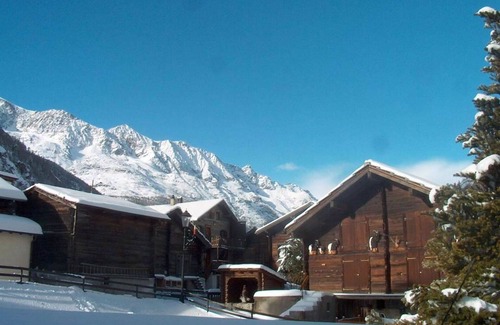 Saas Almagell Apartment | Lovely apartment for 6 people with WIFI, hot tub, TV and balcony