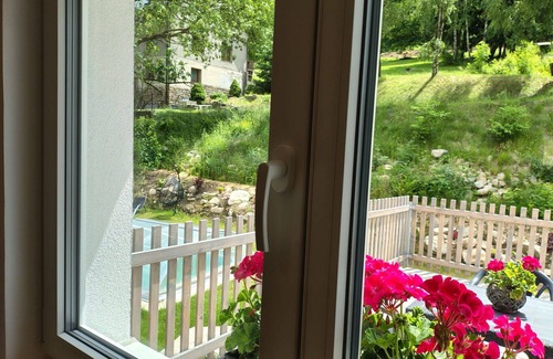 Desna Apartment | Lovely apartment for 4 guests with WIFI, pool, TV and patio
