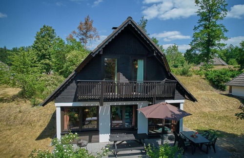 Feriendorf Frankenau House | Lovely apartment in villa for 9 guests with WIFI, terrace and panoramic view