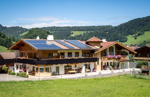 Niederau Apartment | Lovely apartment for 4 guests with WIFI, TV, balcony and parking