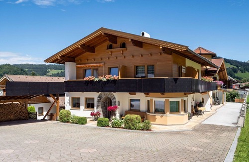 Niederau Apartment | Lovely apartment for 4 guests with WIFI, TV, balcony and parking