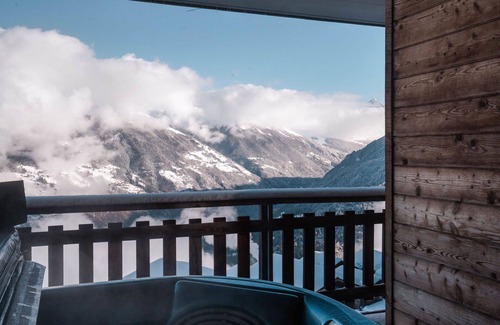 Vex Apartment | Lovely apartment for 8 guests with WIFI, hot tub, TV and balcony