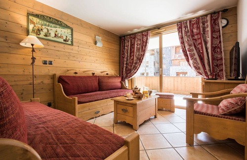 Tignes Apartment | Lovely apartment for 8 guests with pool, WIFI, hot tub, TV, balcony, pets allowed and parking