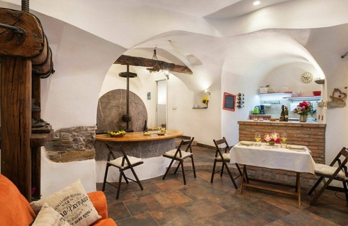Pietrabruna Apartment | Lovely apartment for 4 guests with WIFI, A/C, TV, terrace and pets allowed
