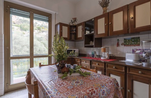 Pietrabruna Apartment | Lovely apartment for 5 guests with WIFI, TV, balcony, pets allowed and panoramic view