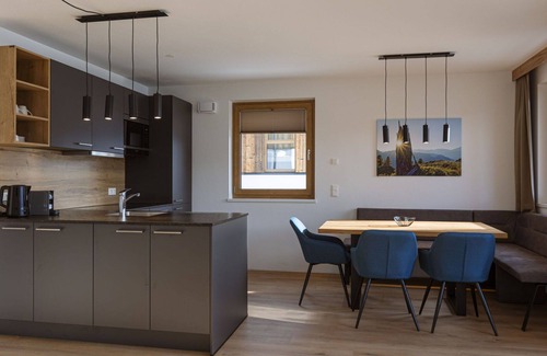 Paß Thurn Apartment | Lovely apartment for 4 people with pool, WIFI, TV and balcony