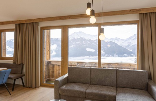 Paß Thurn Apartment | Lovely apartment for 4 people with pool, WIFI, TV and balcony