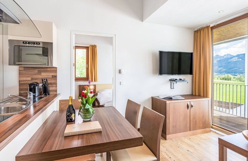 Aufhausen Apartment | Lovely apartment for 4 guests with WIFI, TV, balcony and pets allowed