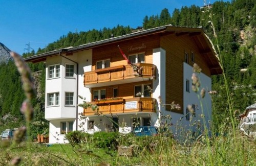 Saas-Fee Apartment | Lovely apartment for 5 people with WIFI, TV, balcony and pets allowed