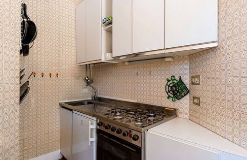 Ospedaletti Apartment | Lovely apartment for 5 guests with WIFI, terrace and pets allowed