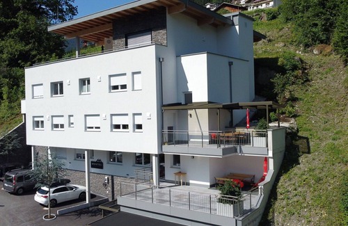 Laimach Apartment | Lovely apartment for 18 guests with WIFI, TV, terrace and pets allowed
