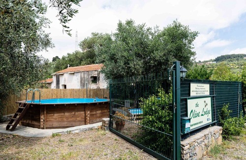 Civezza Apartment | Lovely apartment for 10 people with WIFI, pool, patio and pets allowed