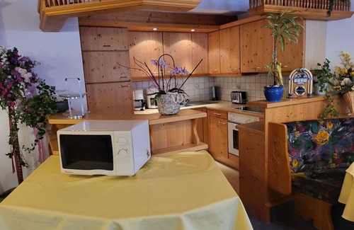 Kappl Apartment | Lovely apartment for 11 people with WIFI, TV, balcony and pets allowed