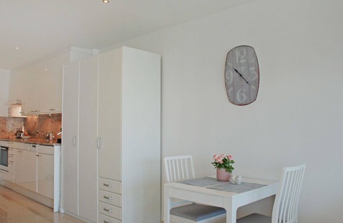 Locarno Apartment | Lovely apartment for 2 people with pool, WIFI, TV, patio and panoramic view