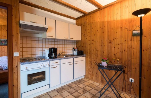 Schoenecken Apartment | Lovely apartment for 2 guests with WIFI, TV, patio and pets allowed
