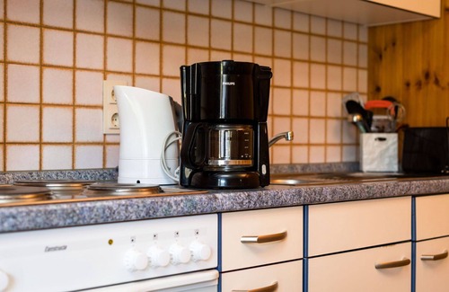 Schoenecken Apartment | Lovely apartment for 2 guests with WIFI, TV, patio and pets allowed