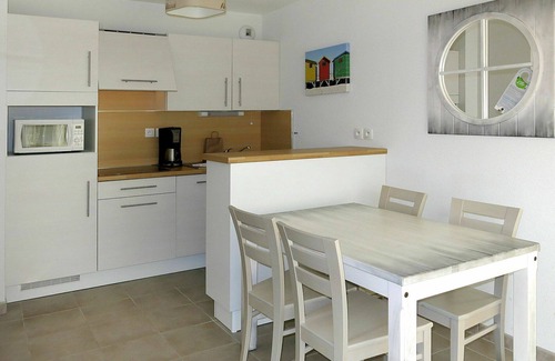 Finistere Apartment | Lovely apartment for 2 guests with pool, WIFI, TV, terrace, pets allowed and parking