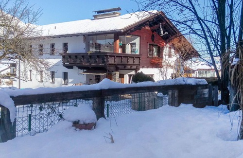 Axams Apartment | Lovely apartment for 2 guests with WIFI, TV, pets allowed and parking