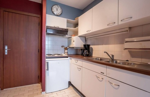 Bredene Apartment | Lovely apartment for 2 people with WIFI, TV, balcony and pets allowed