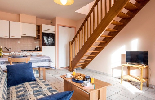 Carnac Apartment | Lovely apartment for 2 people with WIFI, TV, patio and pets allowed